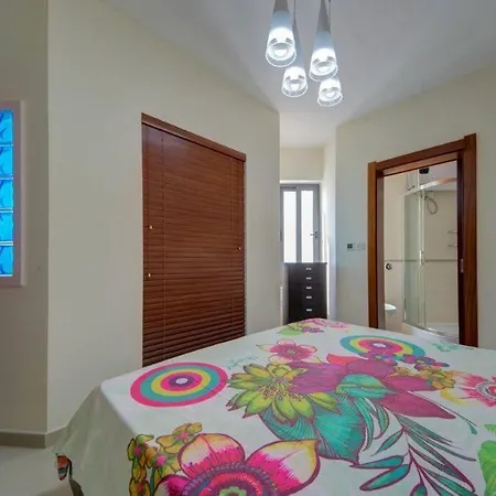 Amazing 1 Bedroom With Views In Apartment Mellieħa