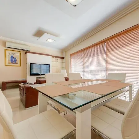 Amazing 1 Bedroom With Views In